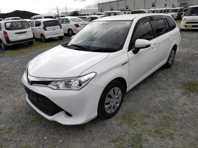 3517 Toyota Corolla fielder NKE165G 2016 г. (LUM Fukuoka Nyusatsu)